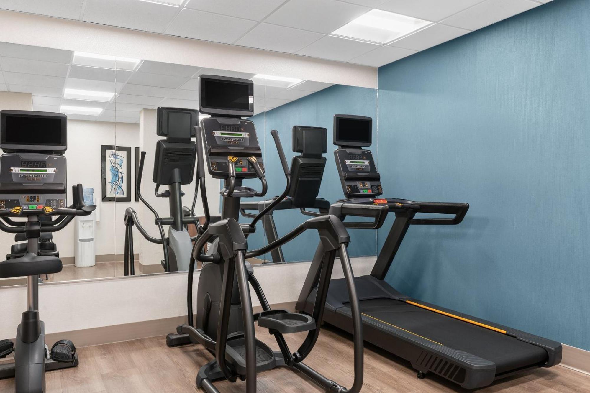 Holiday Inn Express Hotel & Suites Coralville By Ihg Kültér fotó