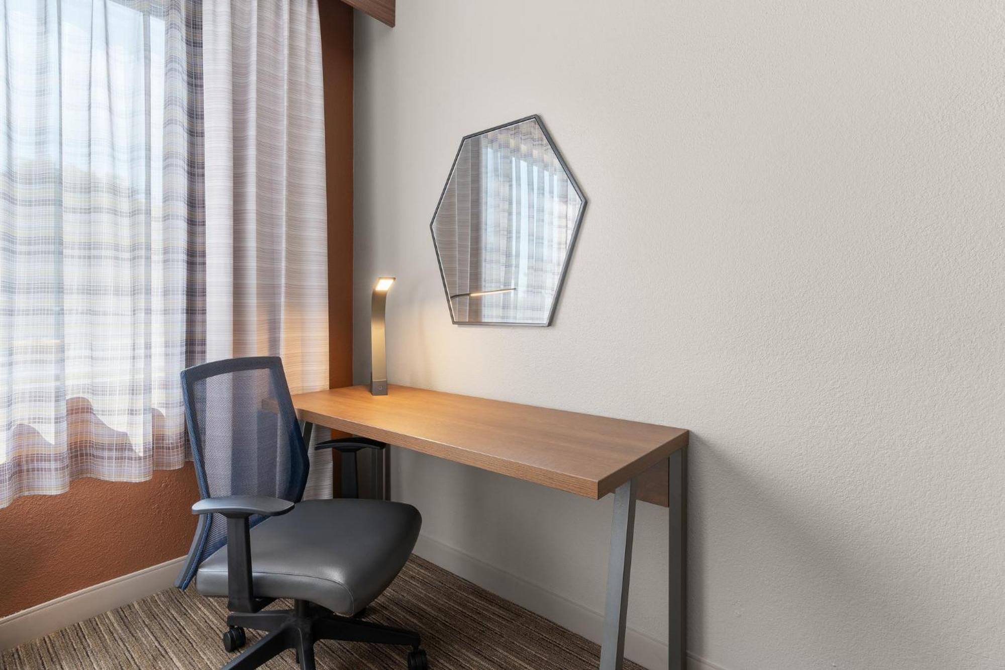 Holiday Inn Express Hotel & Suites Coralville By Ihg Kültér fotó