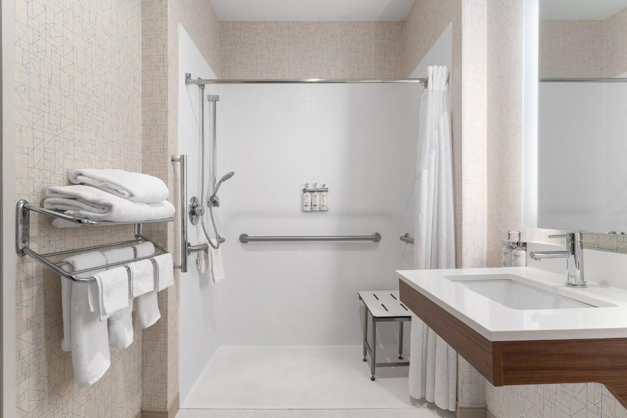 Holiday Inn Express Hotel & Suites Coralville By Ihg Kültér fotó
