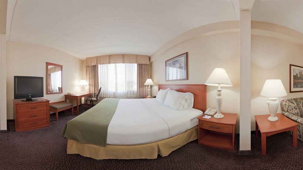 Holiday Inn Express Hotel & Suites Coralville By Ihg Kültér fotó